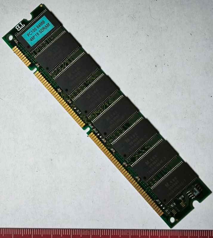 MEMORY-017 - paměťový modul PC100 64MB 4Mx16 SDRAM,  dle foto .. použitý / used  .. cena na dotaz / price on request