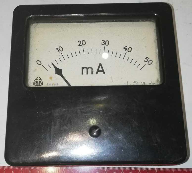 měřící přístroj METRA stupnice 50mA, 160x160x100mm, starý typ
