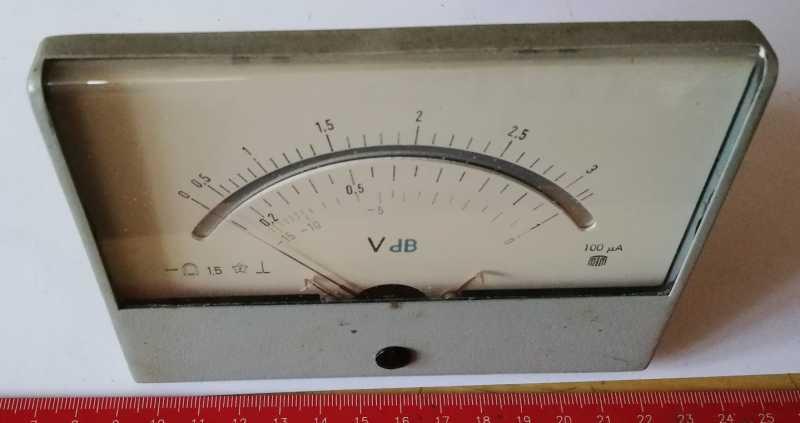 měřící přístroj MTM 100uA, stupnice V dB , starší typ, 130x95x50, z demontáže