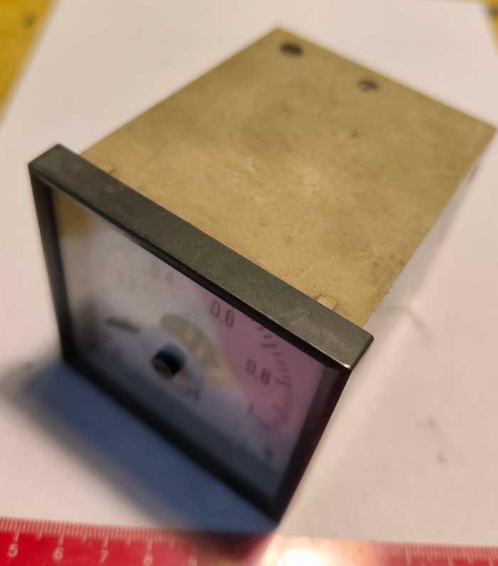 MERAK-130 - panelový měřící přístroj 72x72x90mm, 0-1mA, METRA,  otestován.. použitý / used