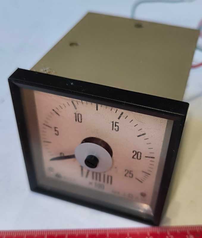 panelmeter METRA stupnice 25 l/min dle foto, 72x72x85mm, starší