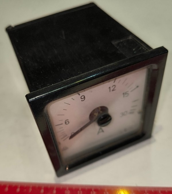 panelmeter METRA stupnice 30A, dle foto, 90x90x110mm, starší
