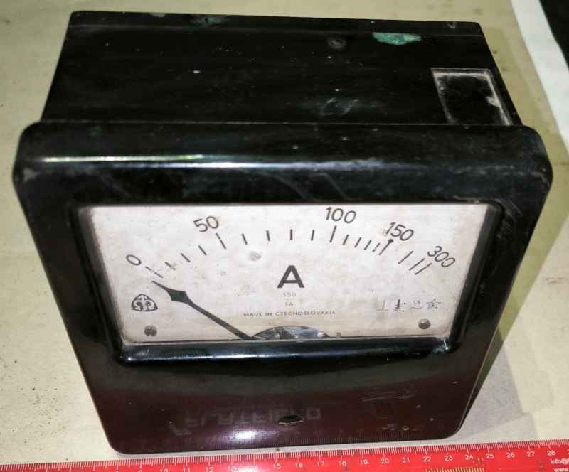 A-metr METRA, asi bez bočníku, stupnice 300A, 160x160x100mm, starý typ, do sbírky  .. cena na dotaz / price on request