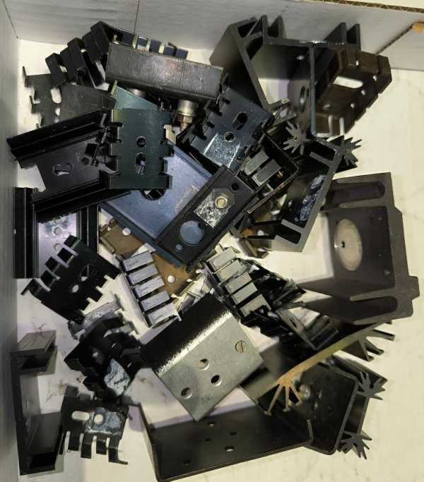 MIX-CHLADIC-001 .. mix 40 ks menších chladičů, použité, dle foto