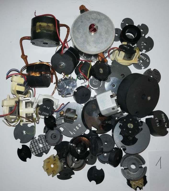 není skladem - MIX-HRN-001 - mix feritových hrníčků, dle foto