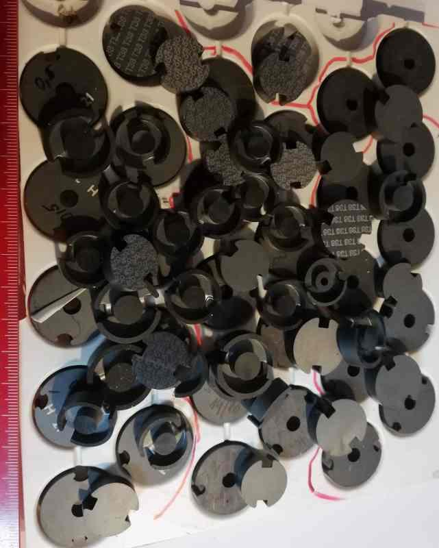 není skladem - MIX-HRN-004 - mix feritových hrníčků, dle foto