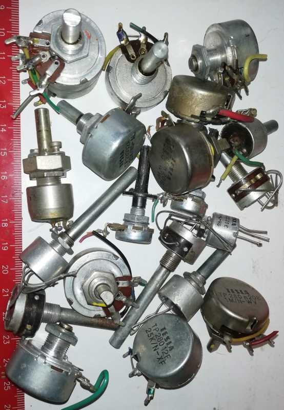 není skladem - MIX-POT-18 - mix 20ks potenciometrů, starší, pájené, ...