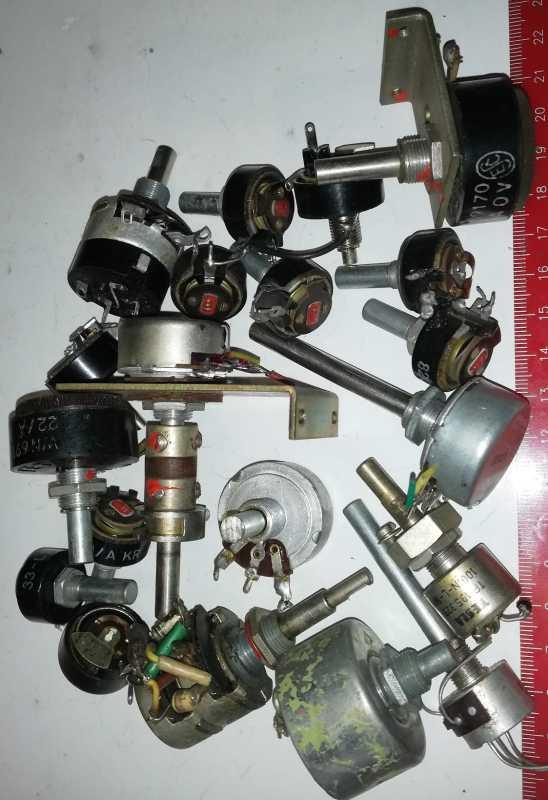 není skladem - MIX-POT-21 - mix 20ks potenciometrů, starší, pájené, ...