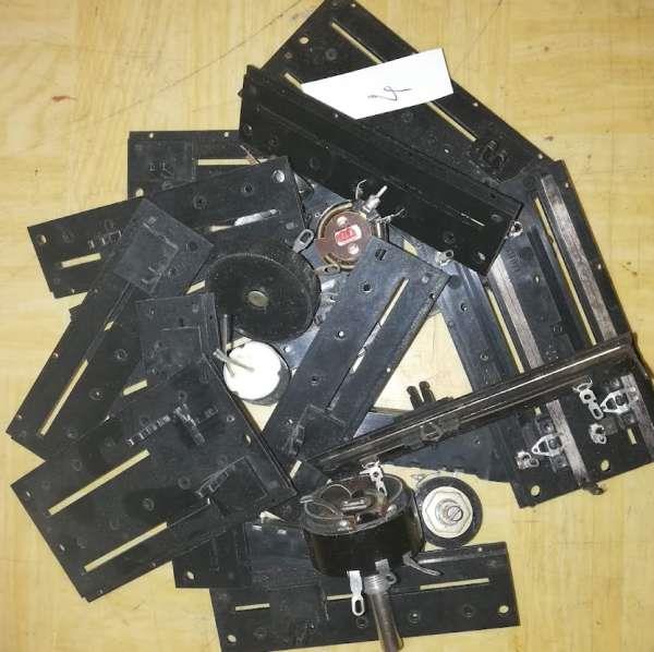 MIX-POT-4 - mix 20ks potenciometrů, starší, pájené, ...