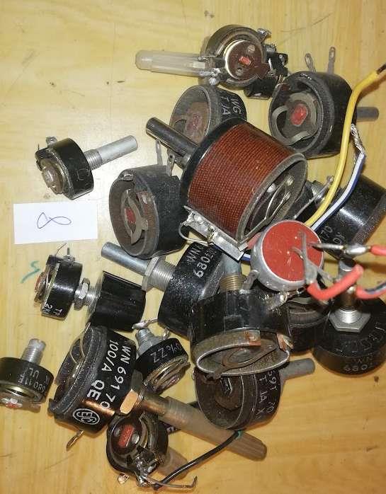 MIX-POT-8 - mix 20ks potenciometrů, starší, pájené, ...