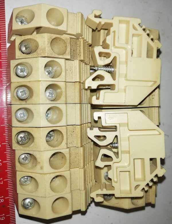 MIX-SVORKA-009  .. 20 ks svorky zakončovací, dělící, použité, dle foto