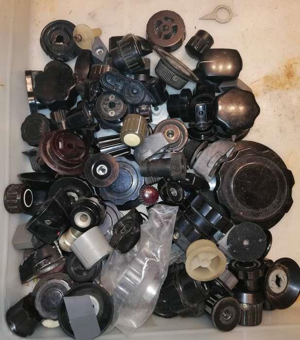 není skladem - MIX-knoflik-002 .. mix knoflíků, dle foto