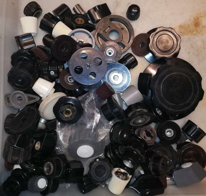 není skladem - MIX-knoflik-003 .. mix knoflíků, dle foto