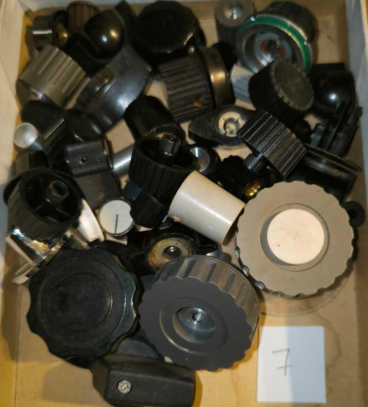 není skladem - MIX-knoflik-007 .. mix knoflíků, dle foto