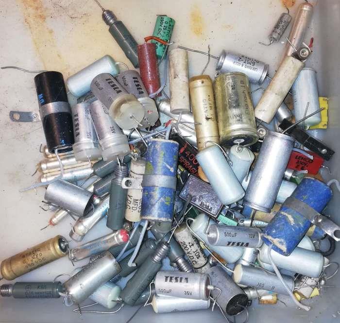 není skladem - MIX-kond-10 - mix kondenzátorů různých typů dle foto