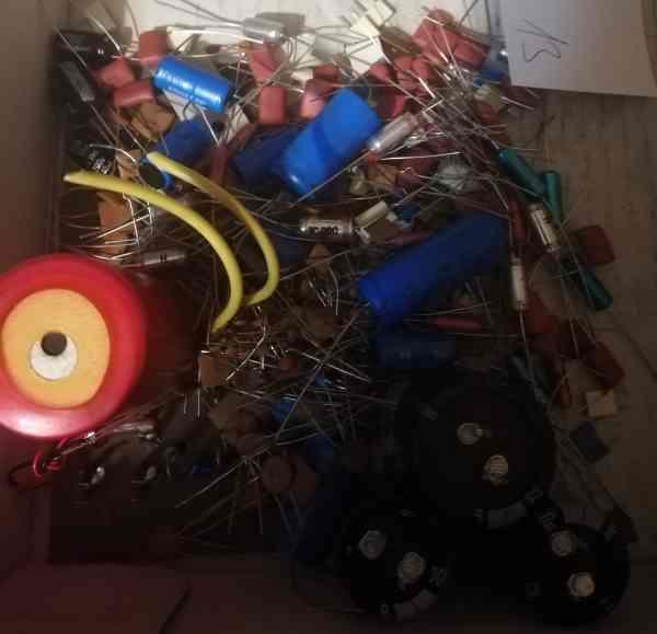 není skladem - MIX-kond-13 - mix kondenzátorů různých typů