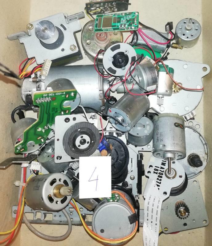 není skladem - MIX-motorek-004 - mix 25ks motorkú dle foto .. netestováno, z demontáží, starší