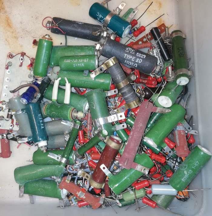 není skladem - MIX-odpor-002 .. mix malých a  výkonových R, dle foto