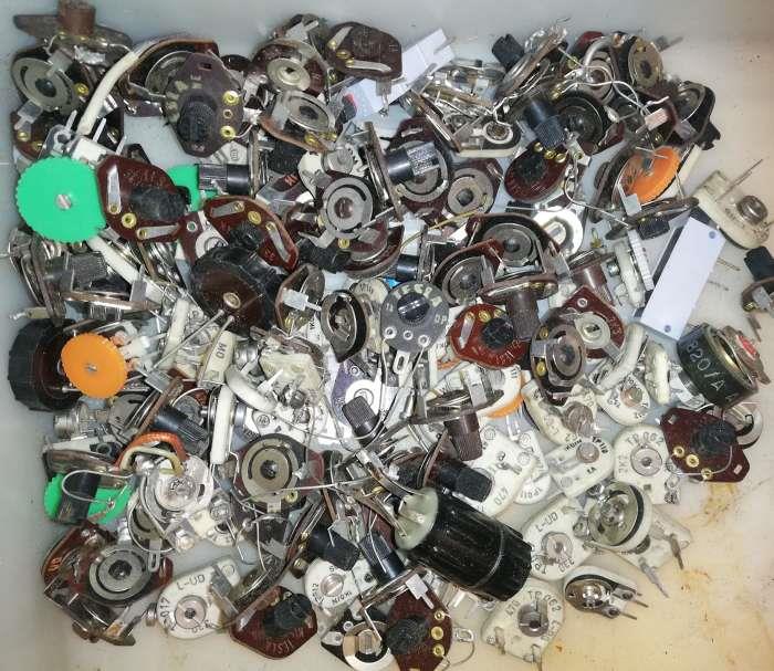 není skladem - MIX-odpor-003 .. mix trimry R, dle foto