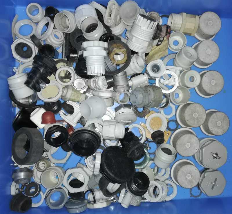 MIX-pruch-1 - mix plastových průchodek, zbytky, nekompletní průchodky