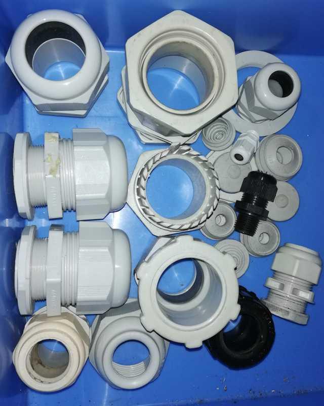 MIX-pruch-2 - mix plastových průchodek, zbytky, nekompletní průchodky