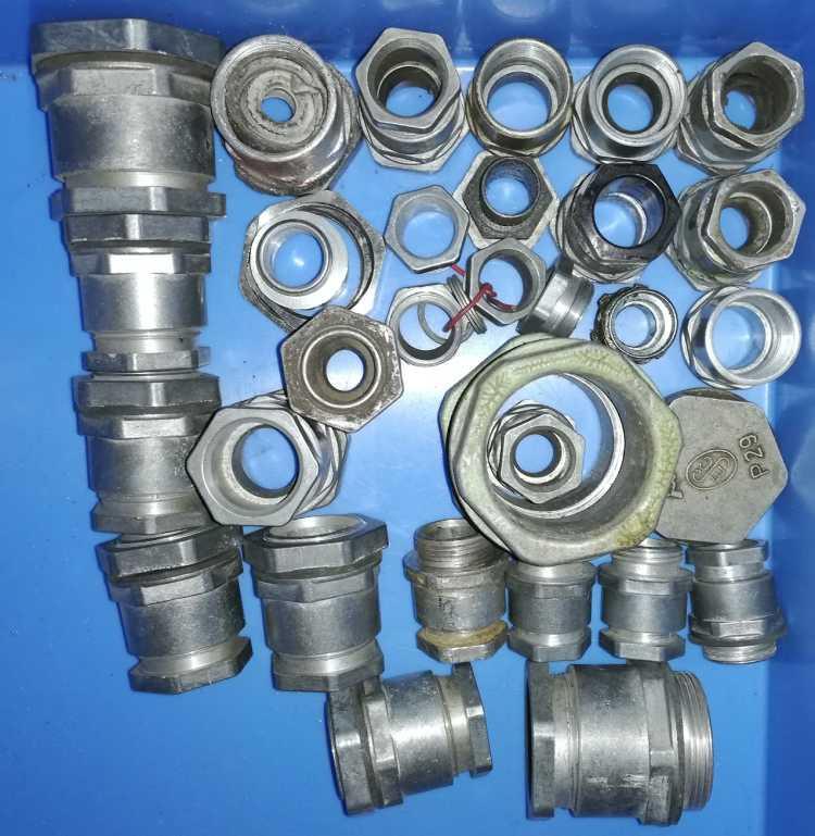 MIX-pruch-3 - mix kovových průchodek, zbytky, nekompletní průchodky