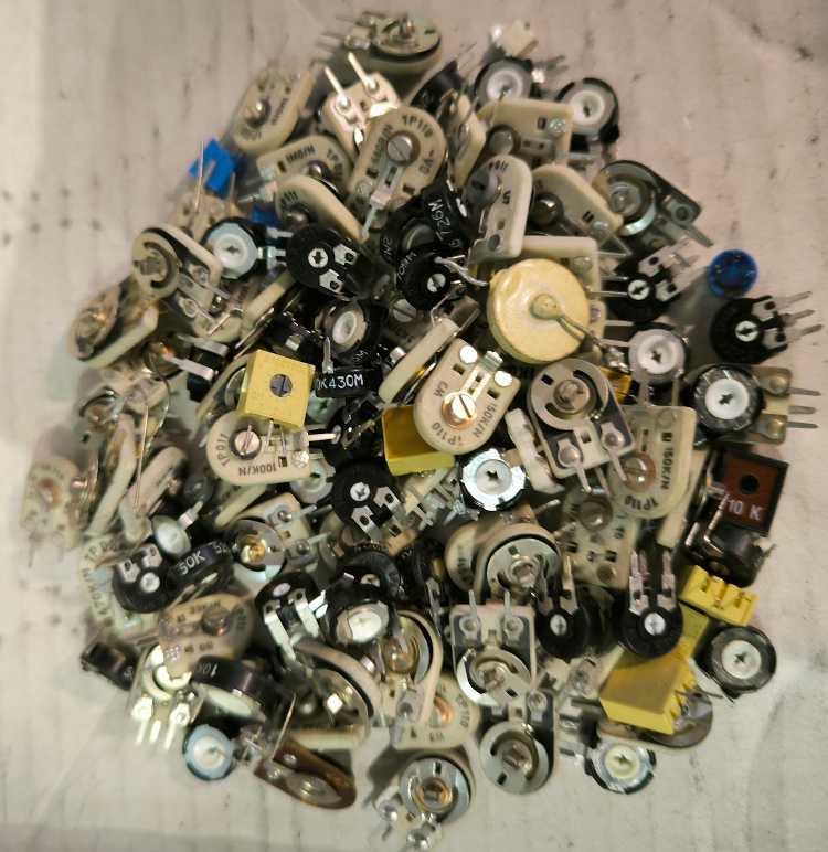 MIX-trimr-002 - trimry TESLA - mix 100ks ..  dle foto .