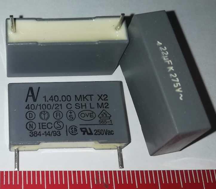 C MKT X2 0,22uF 275V  .. balení 100ks za 100 Kč