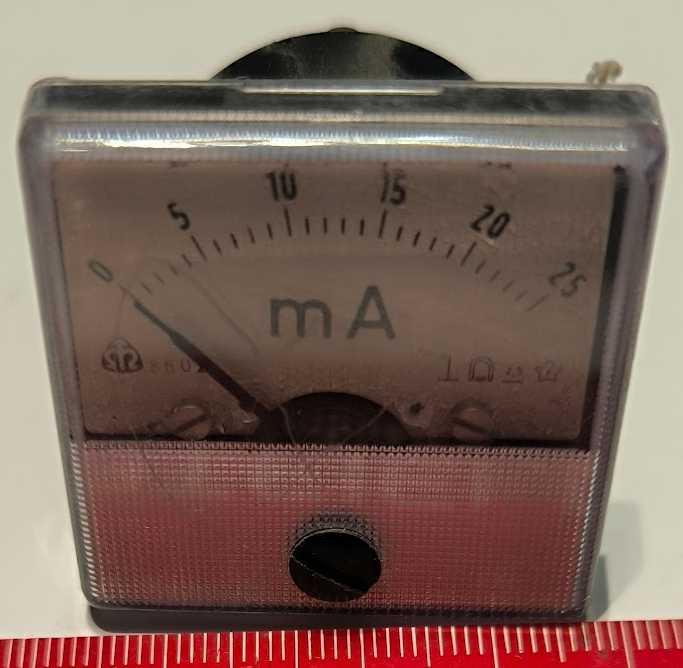 MP40, stupnice 25mA, testován, poškrábaný, s upínkami