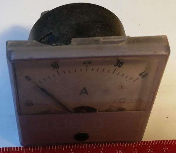 není skladem - MP80 - METRA, stupnice 40A, prasklý kryt, starší, s bočníkem