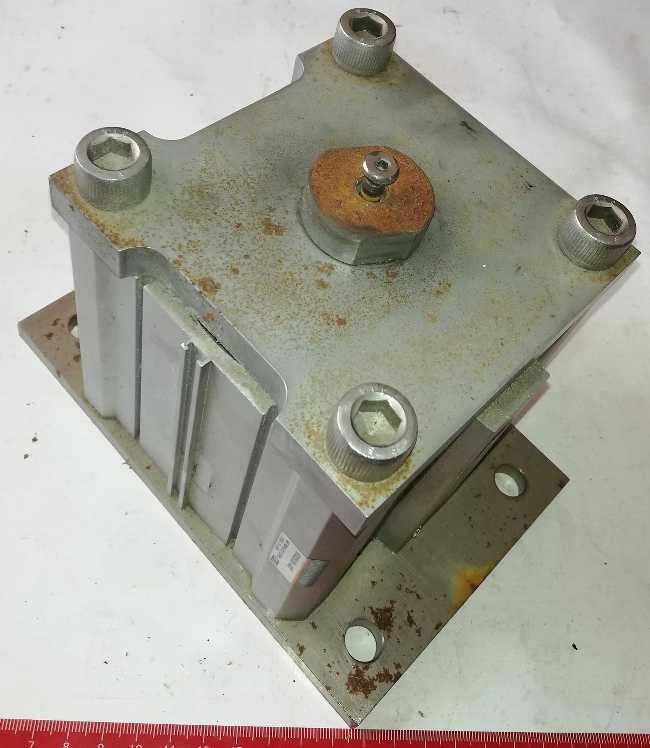 SMC NCQ2 COMPACT CYLINDER - NCDQ2A100-40D z demontáže, včetně nosníků dle foto  .. použitý / used