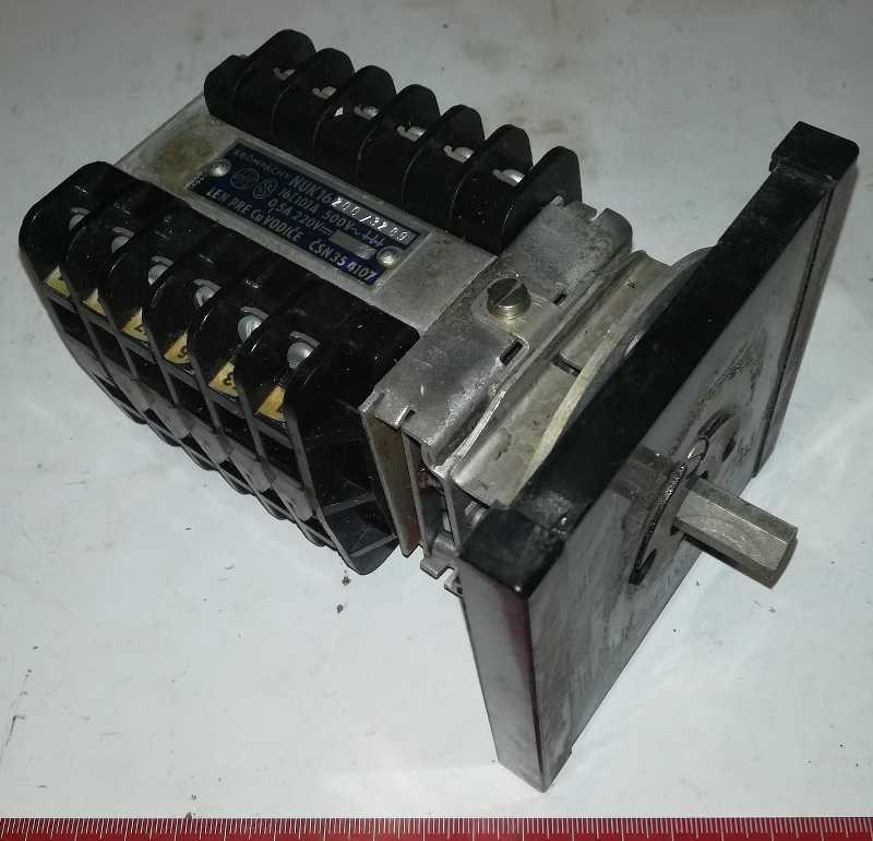 NUK16-200/3269 -  přepínač 500V 16A 50Hz , 9 poloh   .. cena na dotaz / price on request