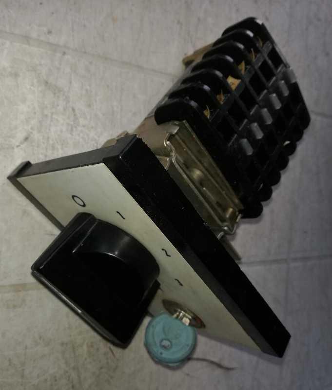 NUK16-752/0107 přepínač 500V 16A 50Hz + štítek se zamknutím, 2 klíče, knoflík, 6 poloh   .. cena na dotaz / price on request