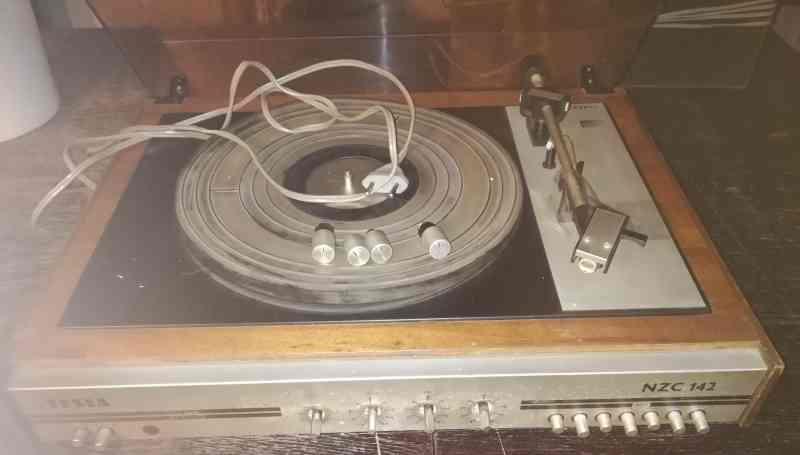 gramofon NZC-142, TESLA, na opravu nebo ND
