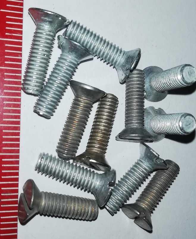 OBZOR - šroubky M4 k uchycení štítků k přepínačům .. balení 100ks za 90Kč