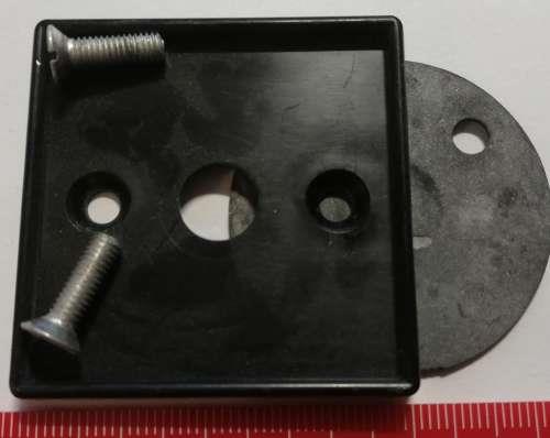 upevňovací deskana štítek k přepínačům VS10/16, vč. podložky a šroubků ... OBZOR, 47x47, černá