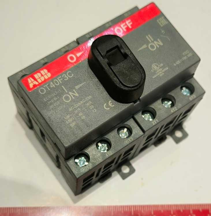 Přepínač sítí ABB OT40F3C 40A 1SCA104913R1001