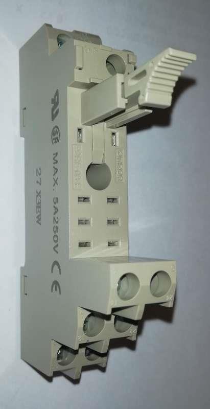 P2RF-08-E - Patice relé pro G2R-2-S, Šroubová svorka, Omron .. balení 10ks