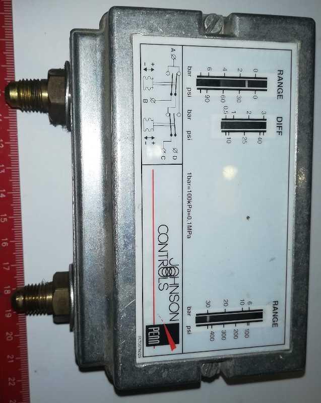 presostat Johnson Controls, kombinovaný, P78LCA-9300 .. z demontáže / used .. cena na dotaz / price on request