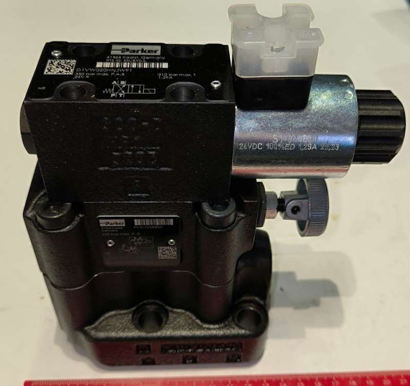 PARKER-002 -  D1VW020HNJW91 + R6V03-5951209G0QB125 + R6VP1XX-0VX10B120 + S1-02400 24Vdc ...  cena na dotaz / price on request