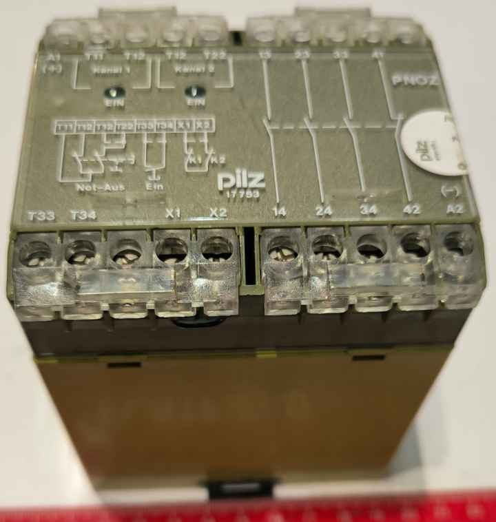 PILZ 17753 PNOZ 24Vdc safety relay  .. cena na dotaz / price on request
