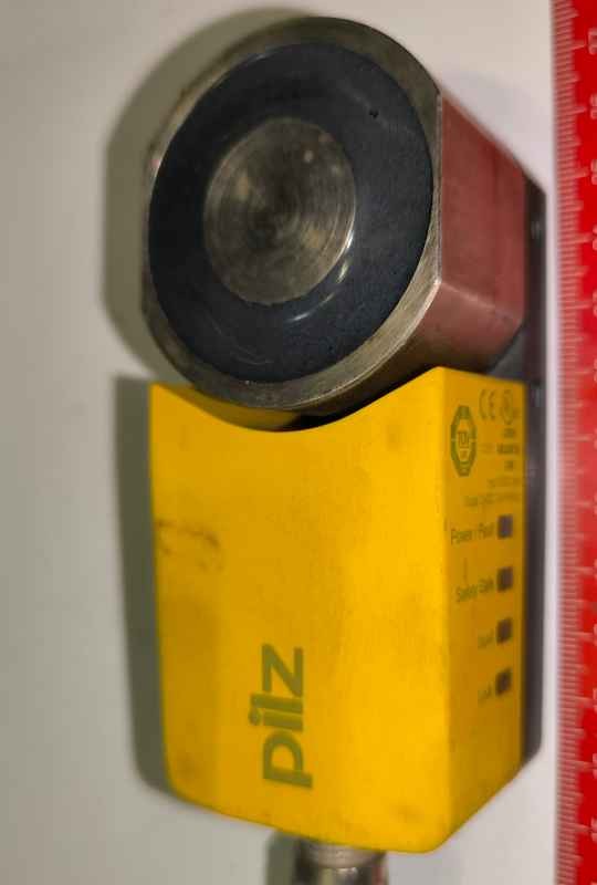 PILZ 570510 PSEN sl-0.5p 1.1  switch bezpečný systém ochrany dveří 24 V/DC  .. použitý / used   .. cena na dotaz / price on request