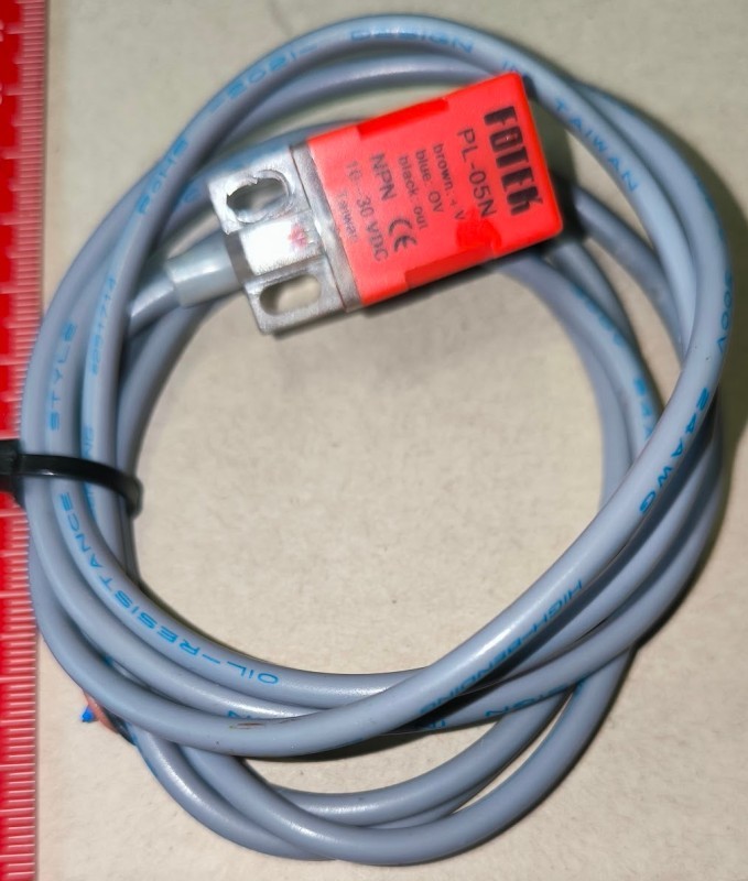 Indukční snímač PL-05N, NO/NPN 10-30VDC  .. použitý / used