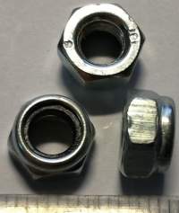 není skladem - matice M5 s utěsněním  .. balení 100ks za 50Kč