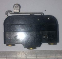 mikrospínač bez označení, dle foto