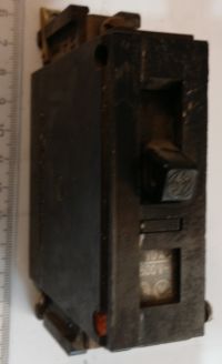 starší typy jističů 0,4A 500V, z demontáže