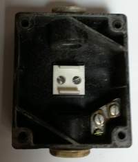 instalační krabička, starší, pouze spodek