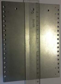 není skladem - perforovaný plech 175x130mm, pěkný, čistý