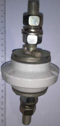 keramický izolátor   .. cena na dotaz / price on request