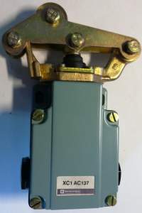 koncový spínač XC1 AC137 Telemecanique   ..  cena na dotaz / price on request